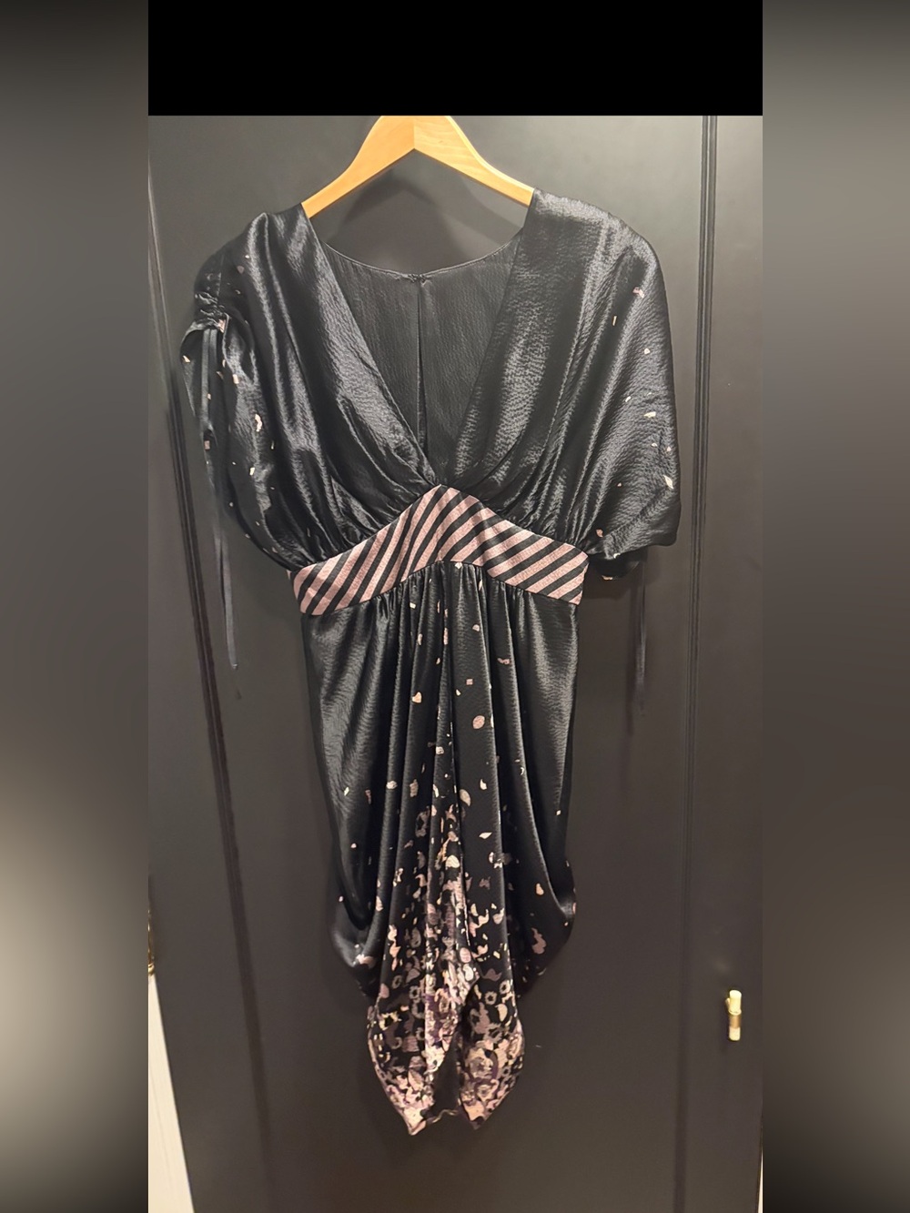 Sue stemp V-Neck tulip bottom silk 3d floral Dress size 4 small nwt 610.00